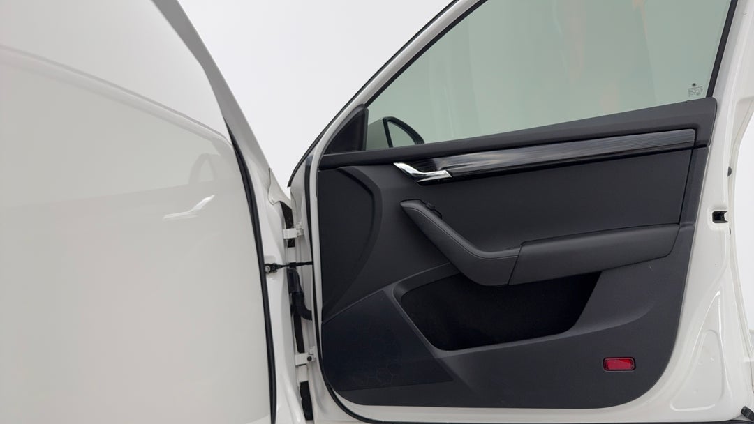 2019 SKODA Octavia 110 Tsi, Automatic, 16791 km, Speaker View