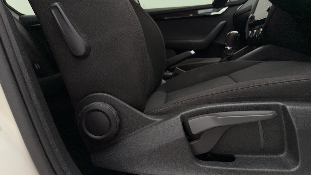 2019 SKODA Octavia 110 Tsi, Automatic, 16791 km, Drivers Side Adjustment Panel