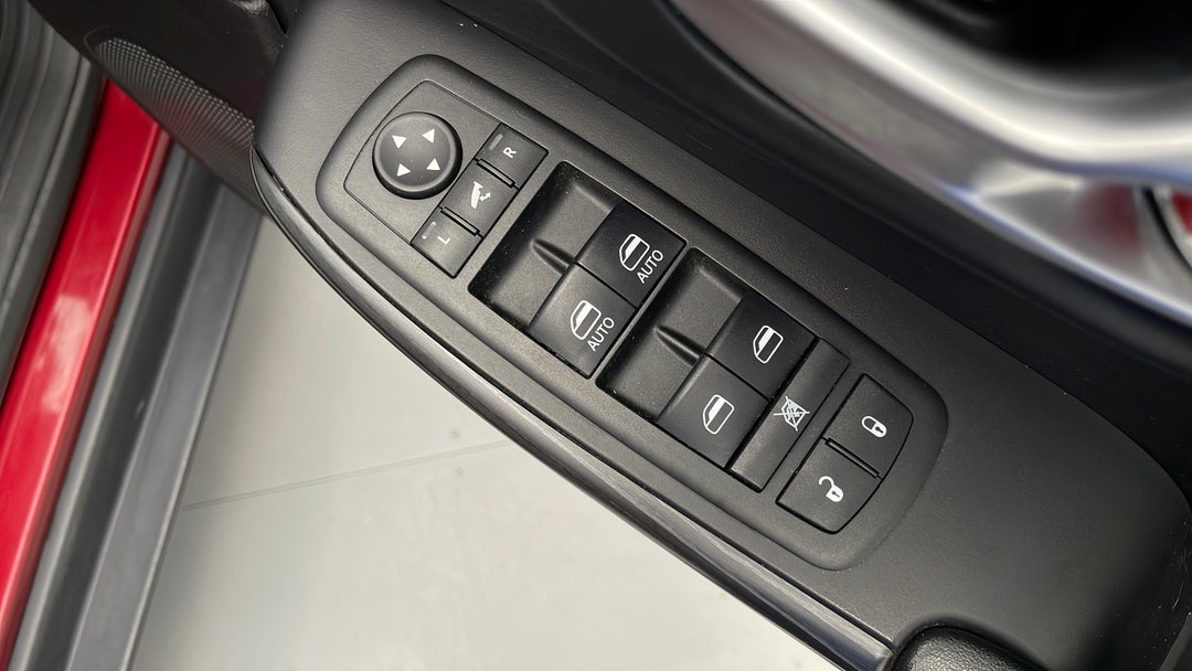 2014 Jeep Cherokee Trailhawk (4x4), Automatic, 89075 km, Drivers Side Door Panel Controls