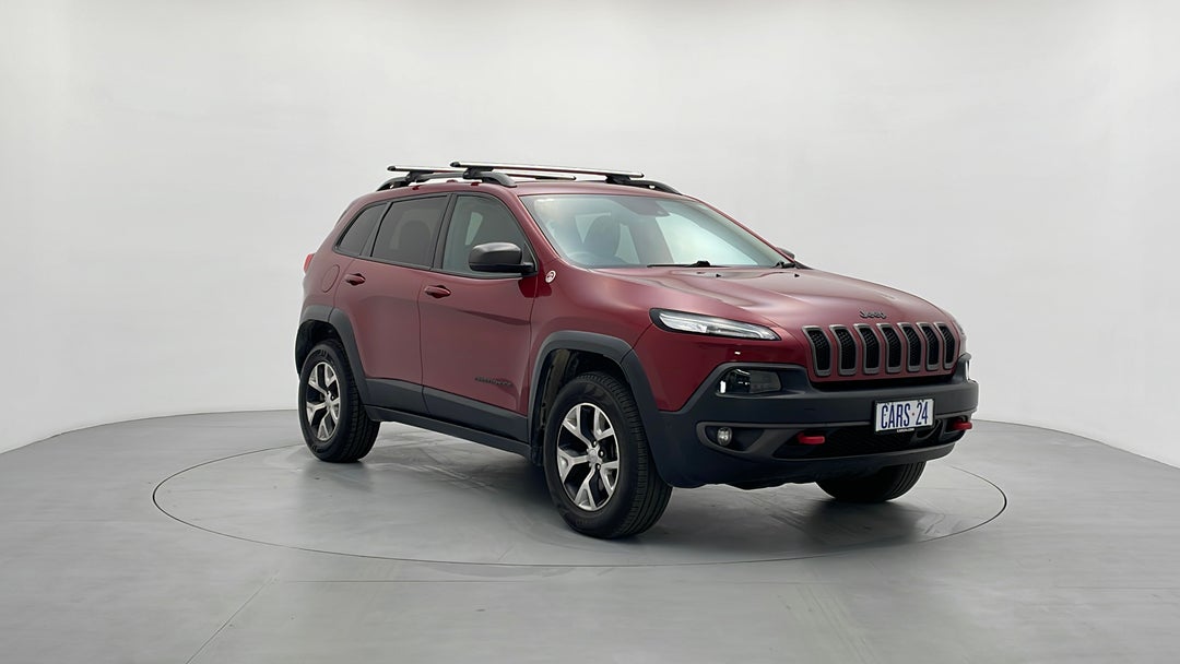 2014 Jeep Cherokee Trailhawk (4x4), Automatic, 89075 km, Right Front Diagonal (45- Degree) View