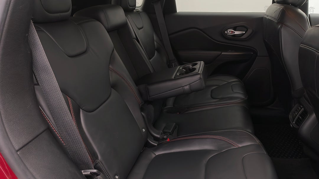 2014 Jeep Cherokee Trailhawk (4x4), Automatic, 89075 km, Right Side Rear Door Cabin View