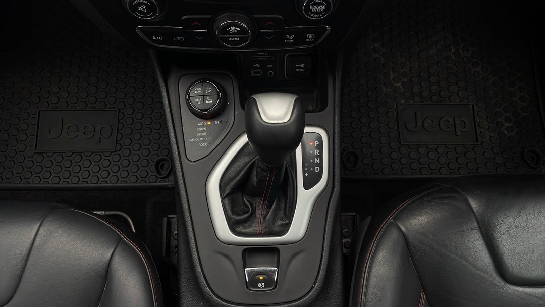 2014 Jeep Cherokee Trailhawk (4x4), Automatic, 89075 km, Gear Lever 