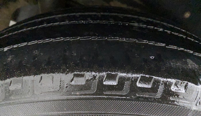 2018 Mahindra MARAZZO M6 7 STR, Diesel, Manual, 84,975 km, Left Rear Tyre Tread