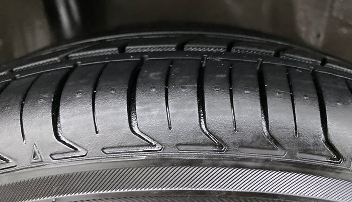2015 Honda Amaze 1.2 VXMT I VTEC, Petrol, Manual, 36,072 km, Right Rear Tyre Tread