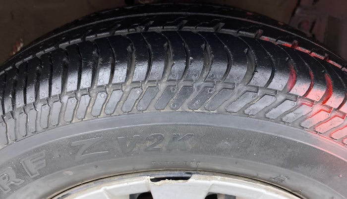 2014 Maruti Swift Dzire VXI 1.2 BS IV, Petrol, Manual, 26,033 km, Right Front Tyre Tread