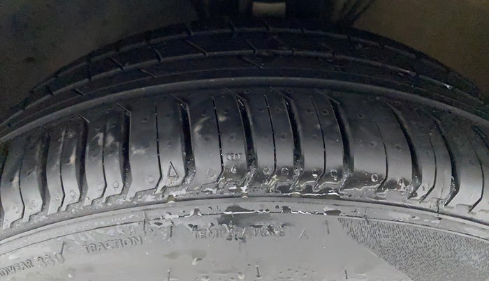 2017 Volkswagen Ameo HIGHLINE1.2L, Petrol, Manual, 51,689 km, Left Front Tyre Tread