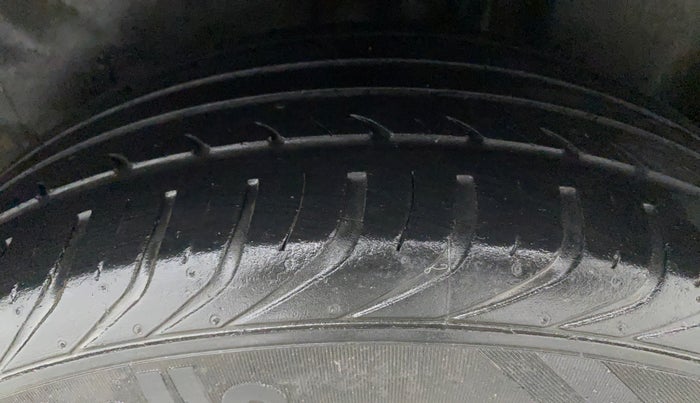 2017 Volkswagen Ameo HIGHLINE1.2L, Petrol, Manual, 51,689 km, Left Rear Tyre Tread