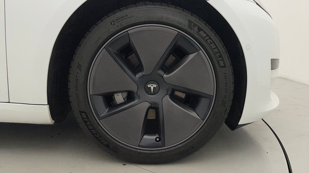 2021 Tesla Model 3 Standard Range Plus RWD, Automatic, 67498 km, Right Front Wheel