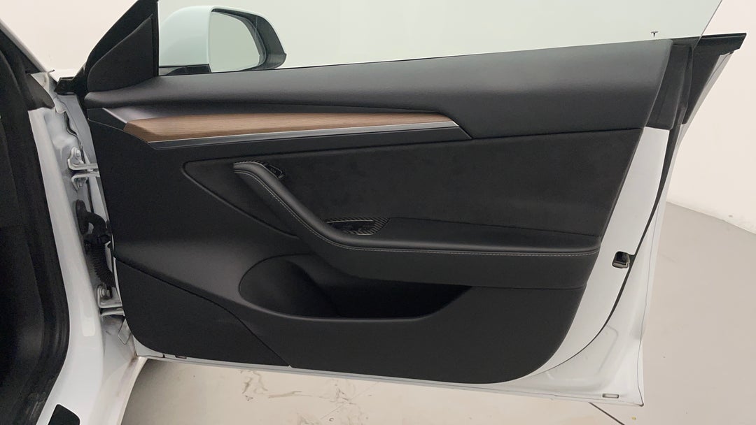 2021 Tesla Model 3 Standard Range Plus RWD, Automatic, 67498 km, Speaker View