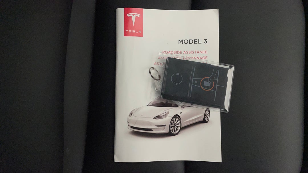 2021 Tesla Model 3 Standard Range Plus RWD, Automatic, 67498 km, Key Close-up