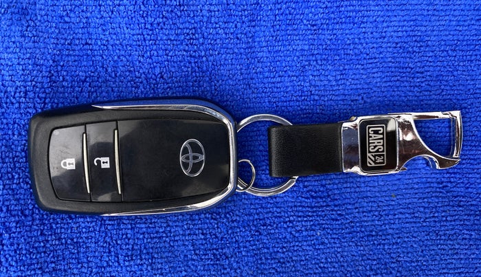 2021 Toyota Innova Crysta 2.4 VX 7 STR, Diesel, Manual, 17,721 km, Key Close Up