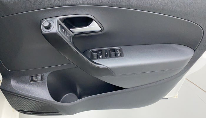 2016 Volkswagen Vento COMFORTLINE 1.2 TSI AT, Petrol, Automatic, 30,863 km, Driver Side Door Panels Control