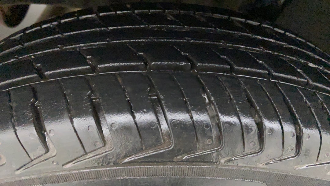 Right Front Tyre Tread