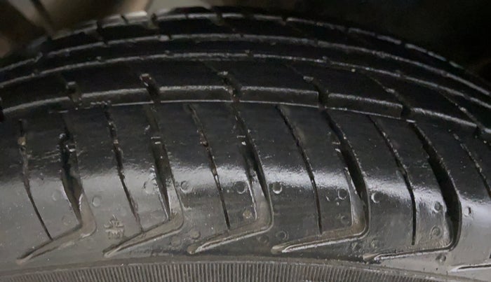 2016 Datsun Redi Go LIMITED EDITION, Petrol, Manual, 55,522 km, Right Rear Tyre Tread