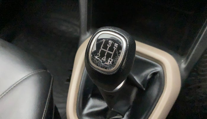 2015 Hyundai Grand i10 ASTA 1.2 KAPPA VTVT, Petrol, Manual, 79,623 km, Gear lever - Knob has minor damage
