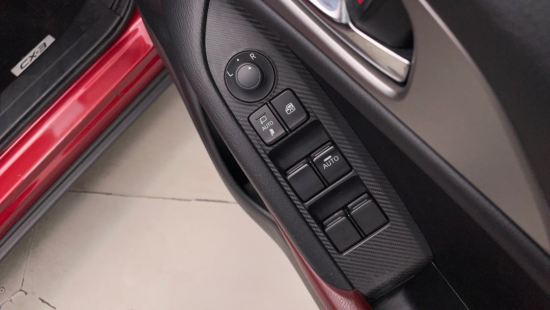 2018 Mazda CX-3 S Touring (fwd), Automatic, 57563 km, Drivers Side Door Panel Controls