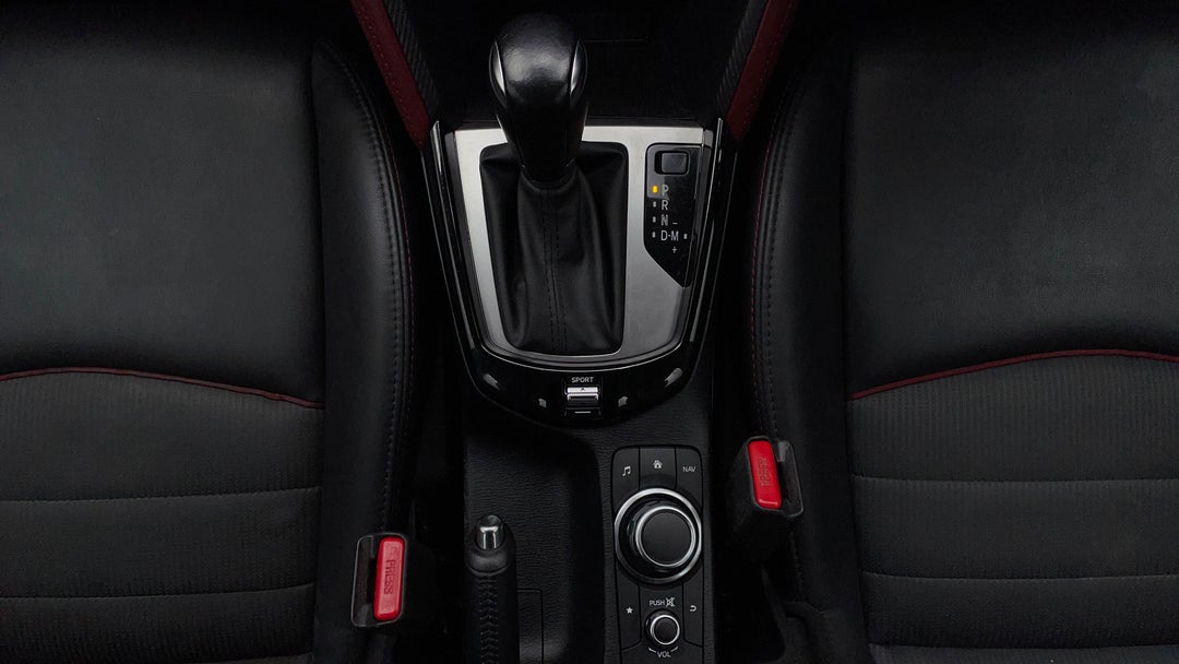 2018 Mazda CX-3 S Touring (fwd), Automatic, 57563 km, Gear Lever 