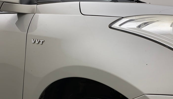 2015 Maruti Swift VXI, Petrol, Manual, 1,11,145 km, Right fender - Minor scratches