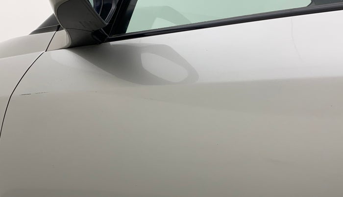 2015 Maruti Swift VXI, Petrol, Manual, 1,11,145 km, Front passenger door - Minor scratches