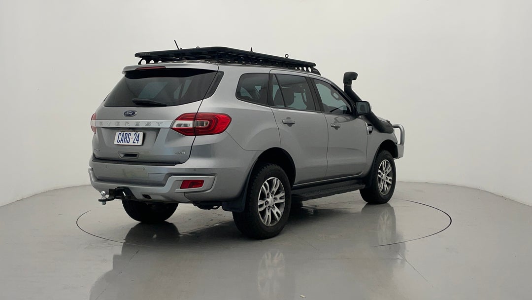 Right Back Diagonal (45- Degree) View