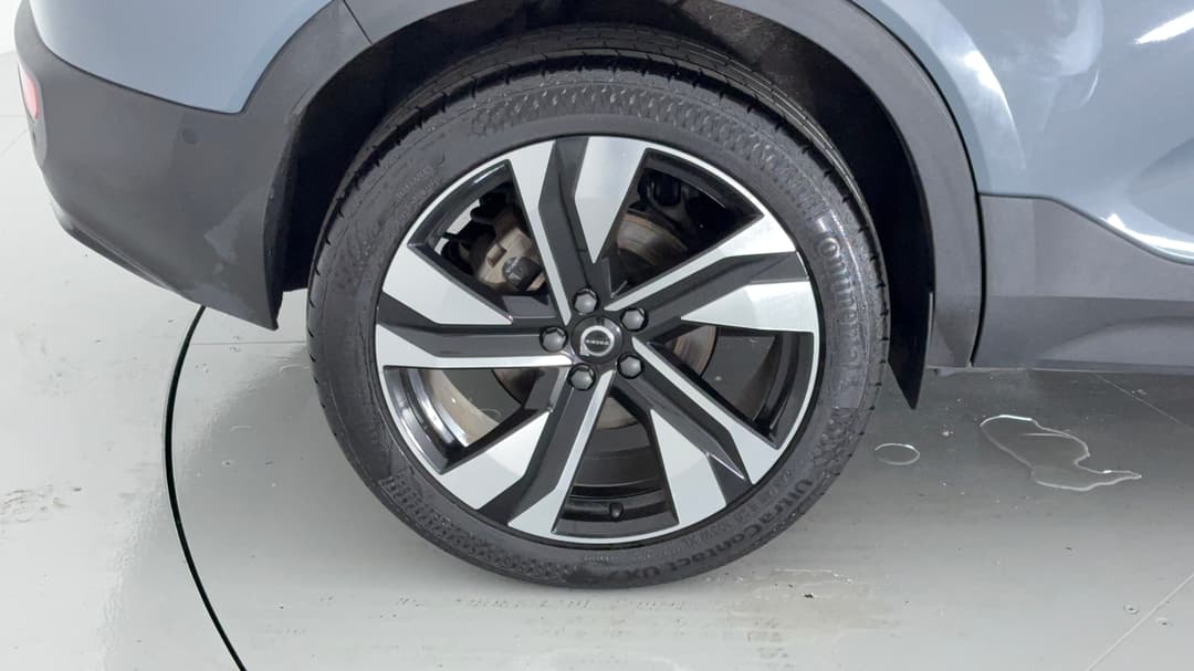 2022 Volvo Xc40 Ultimate B5 Dark Mhev, Automatic, 52815 km, Right Rear Wheel