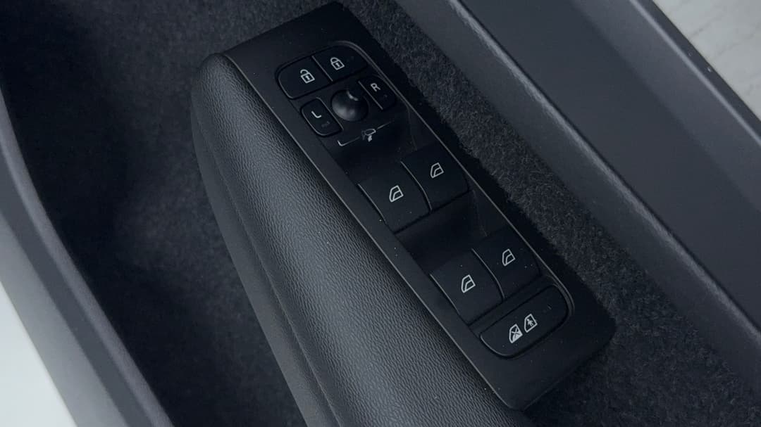 2022 Volvo Xc40 Ultimate B5 Dark Mhev, Automatic, 52815 km, Drivers Side Door Panel Controls