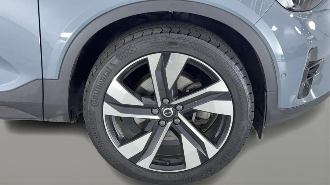 2022 Volvo Xc40 Ultimate B5 Dark Mhev, Automatic, 52815 km, Right Front Wheel