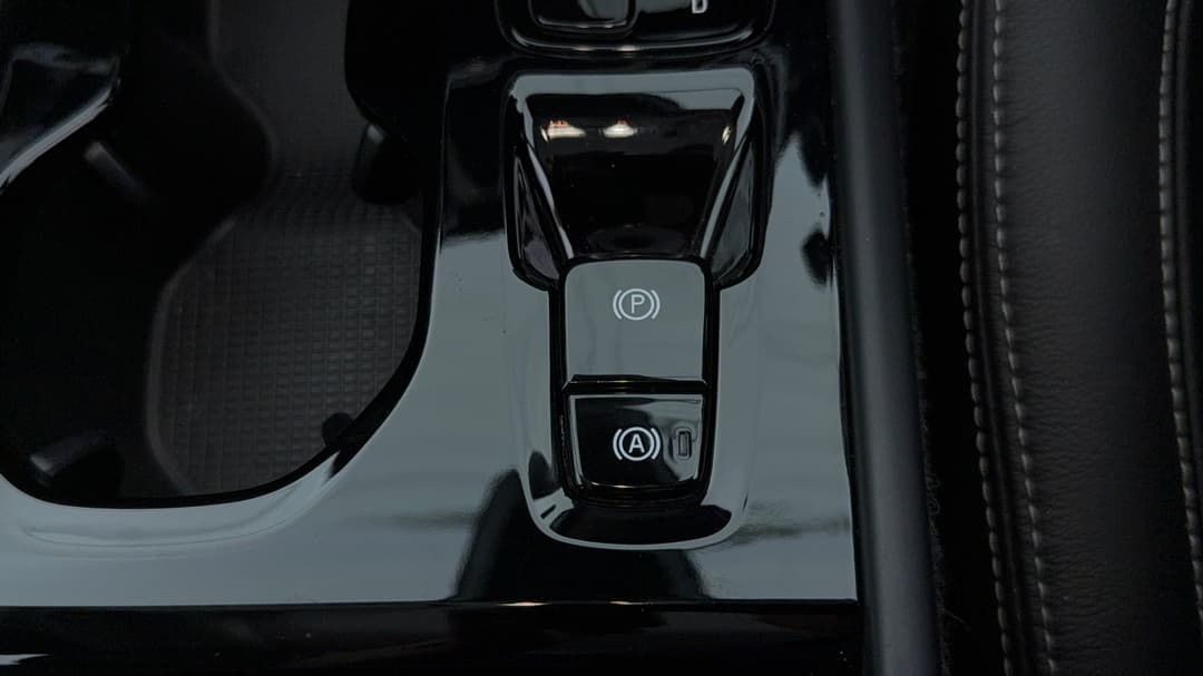 2022 Volvo Xc40 Ultimate B5 Dark Mhev, Automatic, 52815 km, Handbrake