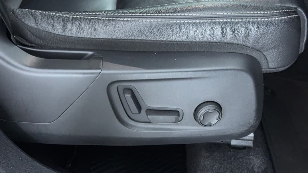 2022 Volvo Xc40 Ultimate B5 Dark Mhev, Automatic, 52815 km, Drivers Side Adjustment Panel