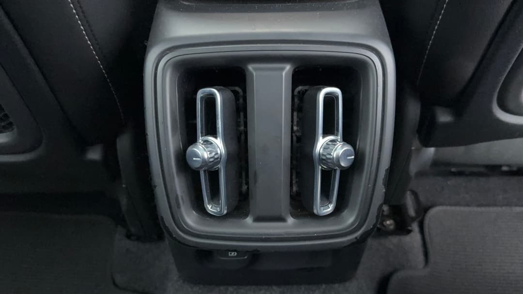 2022 Volvo Xc40 Ultimate B5 Dark Mhev, Automatic, 52815 km, Rear A/C Vent
