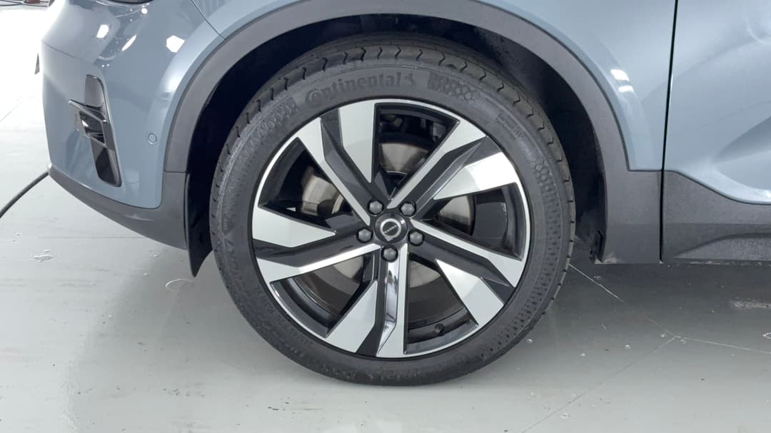 2022 Volvo Xc40 Ultimate B5 Dark Mhev, Automatic, 52815 km, Left Front Wheel