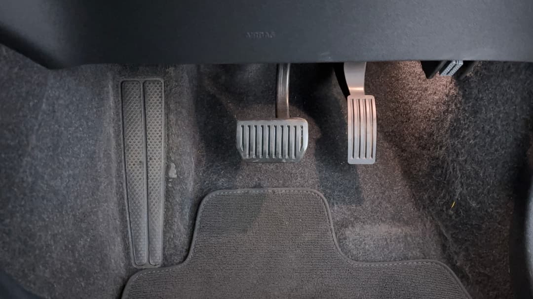 2022 Volvo Xc40 Ultimate B5 Dark Mhev, Automatic, 52815 km, Pedals and Footmat