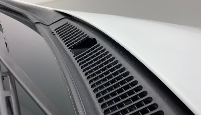 2013 Hyundai i10 MAGNA 1.1, Petrol, Manual, 42,524 km, Bonnet (hood) - Cowl vent panel has minor damage