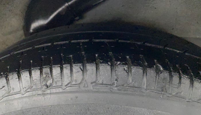 2013 Hyundai i10 MAGNA 1.1, Petrol, Manual, 42,524 km, Left Rear Tyre Tread