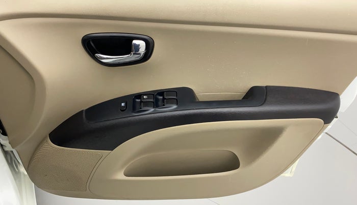 2013 Hyundai i10 MAGNA 1.1, Petrol, Manual, 42,524 km, Driver Side Door Panels Control