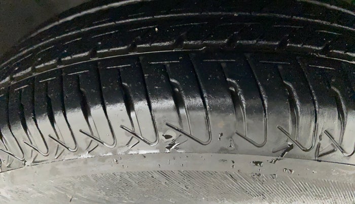 2013 Maruti Swift Dzire LDI, Diesel, Manual, 1,31,429 km, Right Front Tyre Tread