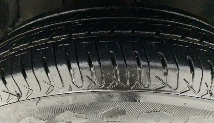 2013 Maruti Swift Dzire LDI, Diesel, Manual, 1,31,429 km, Left Front Tyre Tread