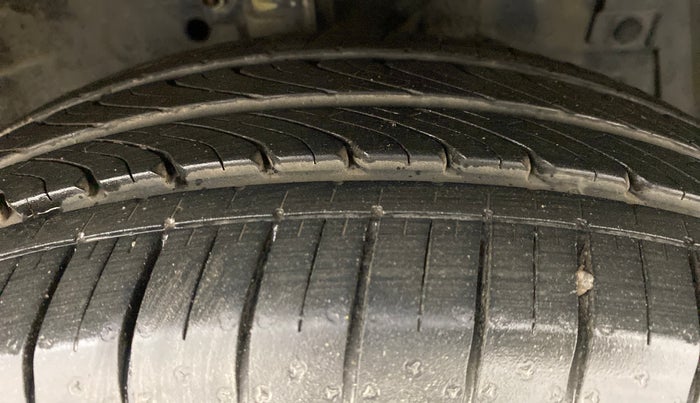 2013 Maruti Ertiga ZDI, Diesel, Manual, 54,879 km, Right Front Tyre Tread