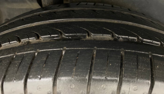 2013 Maruti Ertiga ZDI, Diesel, Manual, 54,879 km, Right Rear Tyre Tread