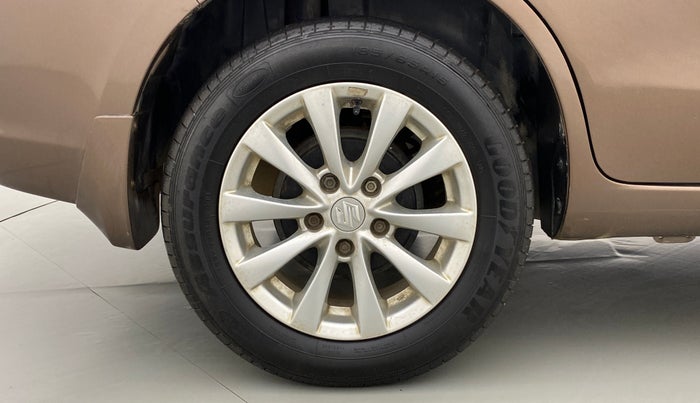 2013 Maruti Ertiga ZDI, Diesel, Manual, 54,879 km, Right Rear Wheel