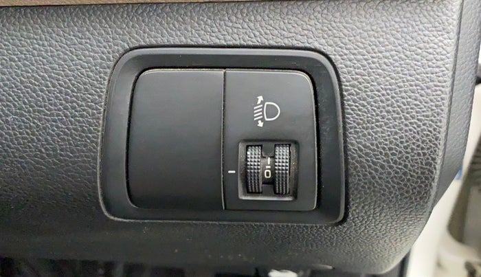 2017 Hyundai Elite i20 SPORTZ 1.2, Petrol, Manual, 70,899 km, Dashboard - Headlight height adjustment not working