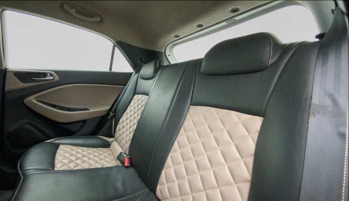 2017 Hyundai Elite i20 SPORTZ 1.2, Petrol, Manual, 70,899 km, Right Side Rear Door Cabin