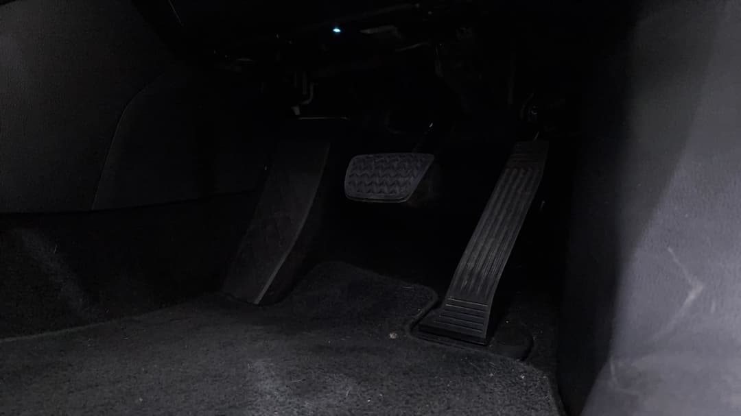 2021 Toyota RAV4 Cruiser (2WD), Automatic, 112106 km, Pedals and Footmat