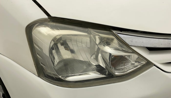 2011 Toyota Etios G, Petrol, Manual, 66,378 km, Right headlight - Minor scratches