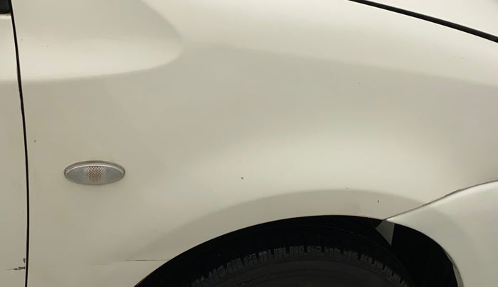 2011 Toyota Etios G, Petrol, Manual, 66,378 km, Right fender - Paint has minor damage