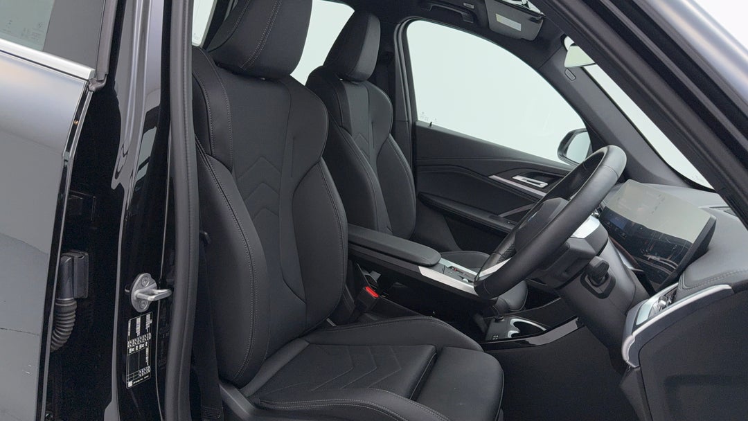 2023 BMW X1 Sdrive18i, Automatic, 8652 km, Right Side Front Door Cabin View