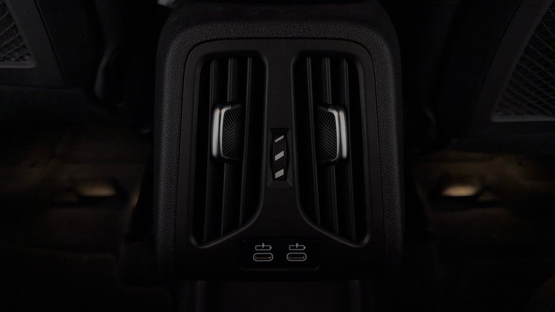 2023 BMW X1 Sdrive18i, Automatic, 8652 km, Rear A/C Vent