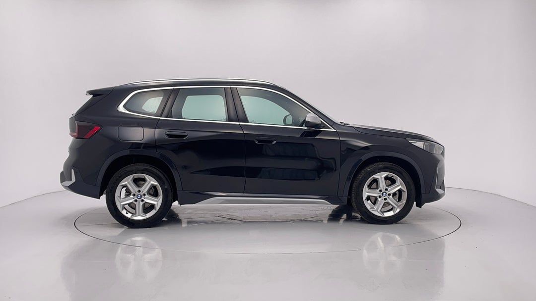 2023 BMW X1 Sdrive18i, Automatic, 8652 km, Right Side View
