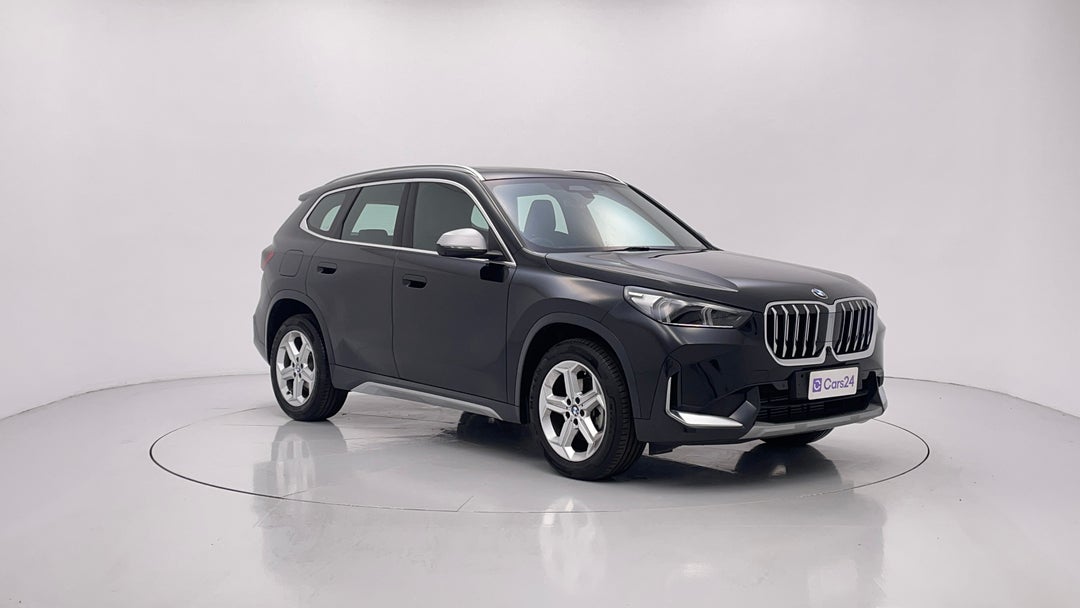 2023 BMW X1 Sdrive18i, Automatic, 8652 km, Right Front Diagonal (45- Degree) View