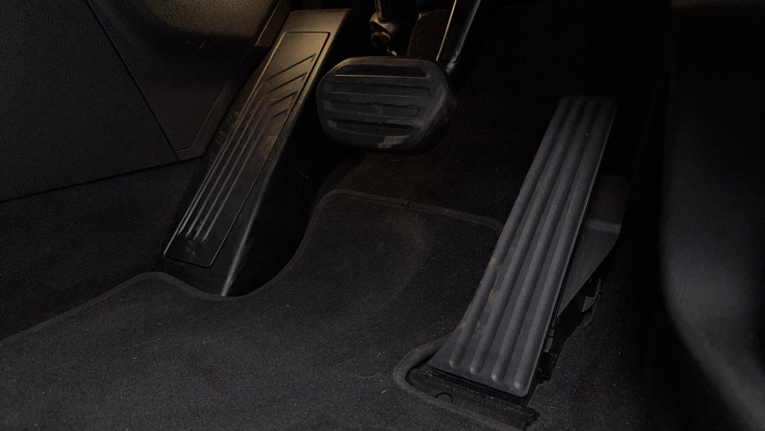 2023 BMW X1 Sdrive18i, Automatic, 8652 km, Pedals and Footmat